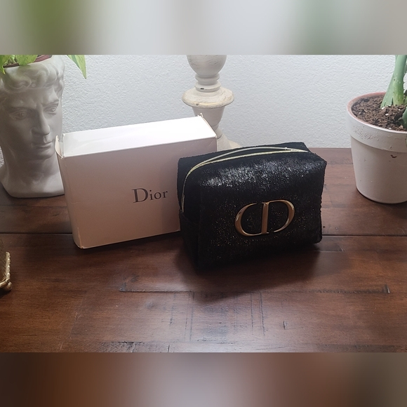 New Dior Black Velvet Cosmetic Pouch with Gold Logo (GWP) Brand New, With Box - Picture 1 of 8
